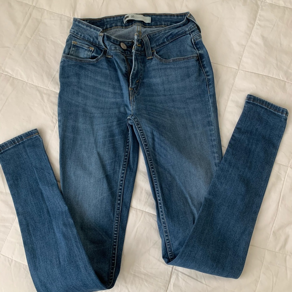 Levi woman’s jeans size 25